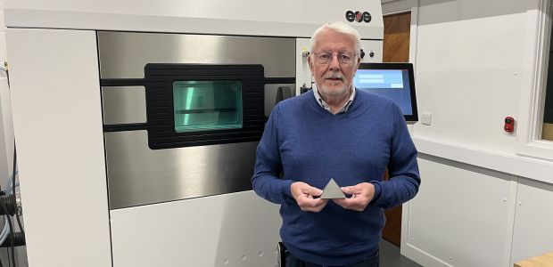 Yorkshire precision engineering company 3D prints Platinum Jubilee gift for The Queen